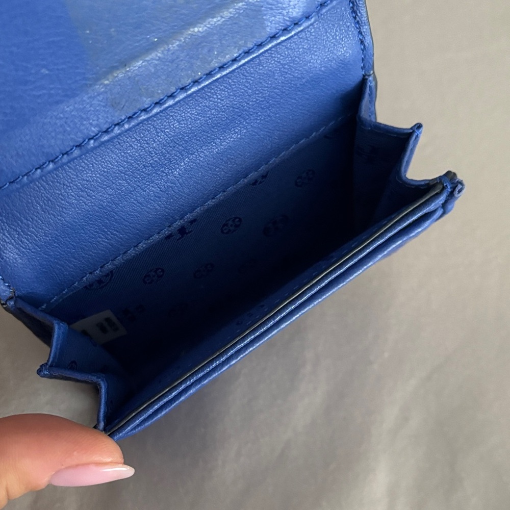 Tory Burch Blue Quilted Card Wallet - Picture 4 of 5